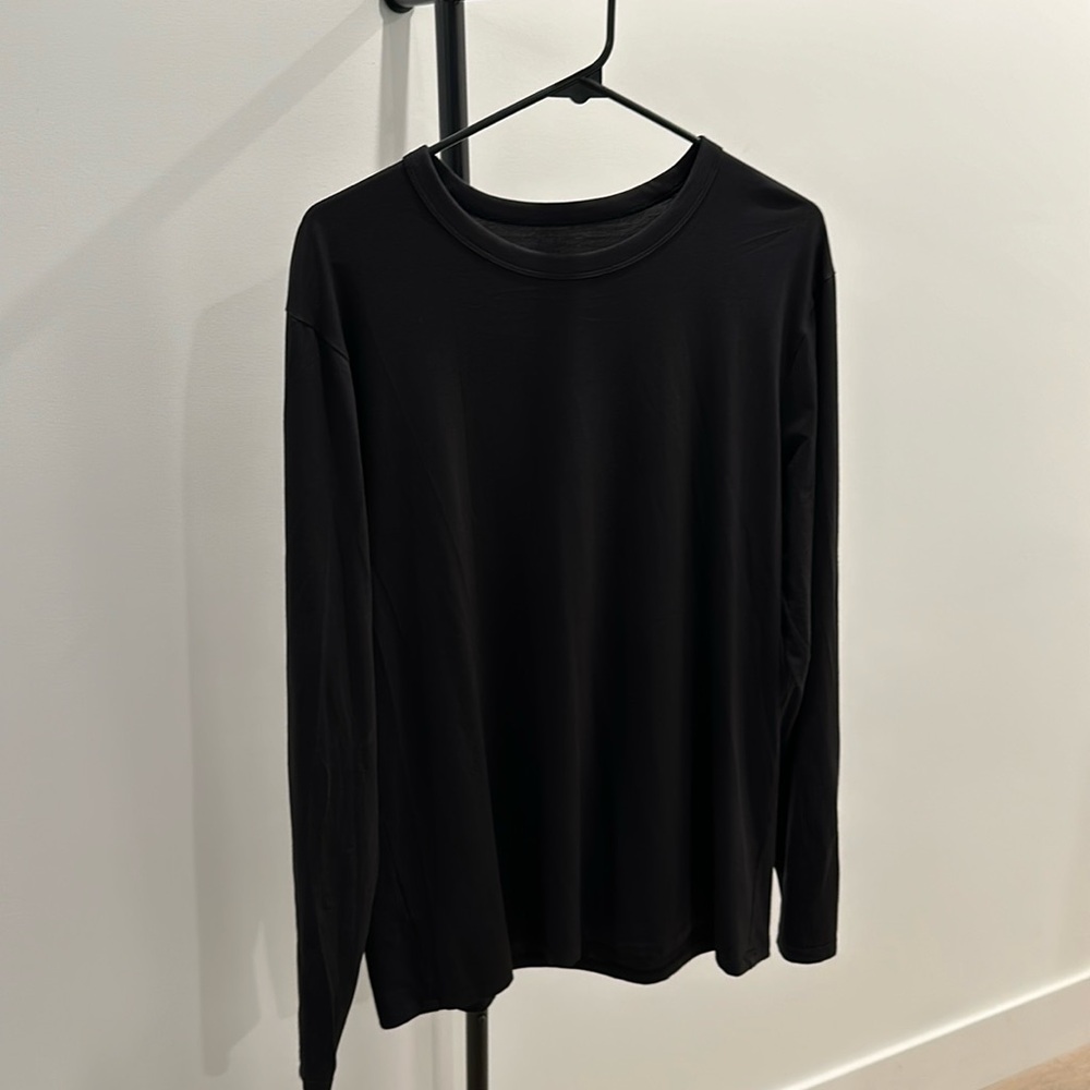Lululemon Fundamental Long Sleeve Shirt in Black.